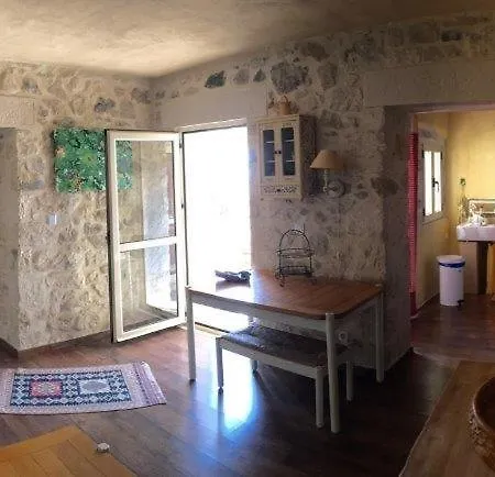 Stonehouse Elia Up Apartment *